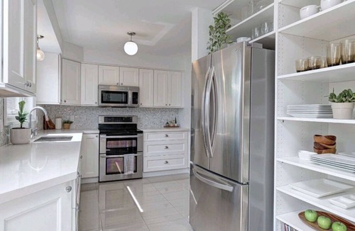 The Queensway House | Sleeps 14 15 Min to World Cup & Downtown