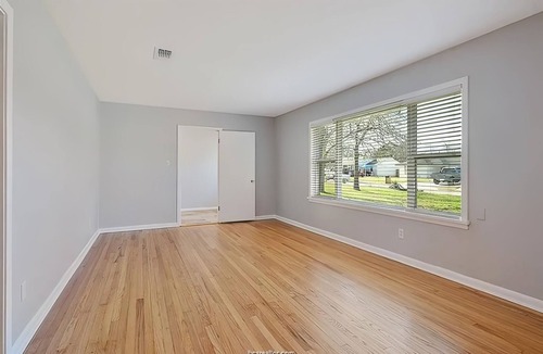College Station House | Sleeps 14 - Game Day Stay by Kyle Field