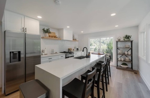 Auburn House | -Sleeps 14 -Lakefront -Private Pool -Jacuzzi -Sauna -Near Golf Course