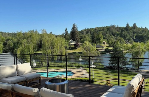 Auburn House | -Sleeps 14 -Lakefront -Private Pool -Jacuzzi -Sauna -Near Golf Course