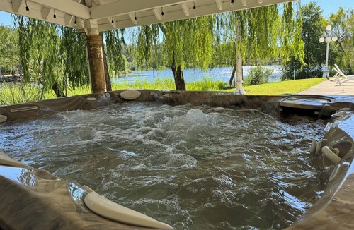 Auburn House | -Sleeps 14 -Lakefront -Private Pool -Jacuzzi -Sauna -Near Golf Course
