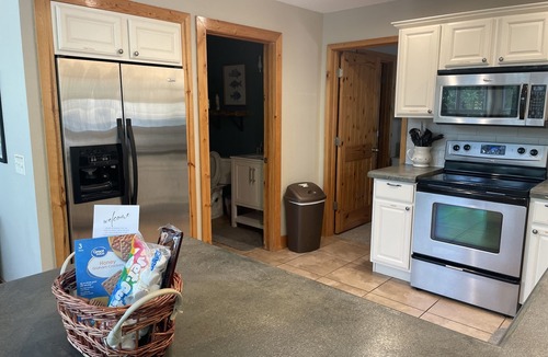 Cassville House | Sleeps 14-Marina, Pool, Roaring River & Table Rock