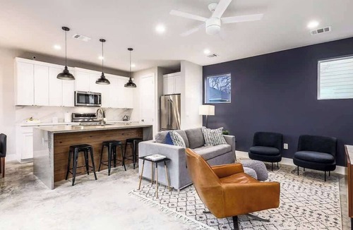 Chestnut House | Sleeps 15 | East Austin Group Retreat