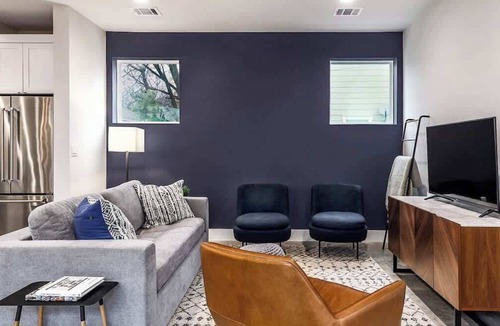 Chestnut House | Sleeps 15 | East Austin Group Retreat