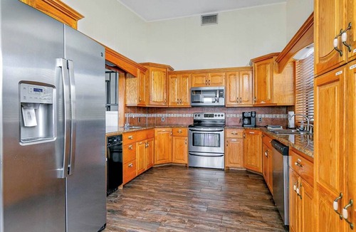 Farmerville House | Sleeps 15 - Huge Yard - Lakefront - Perfect House for Large Groups