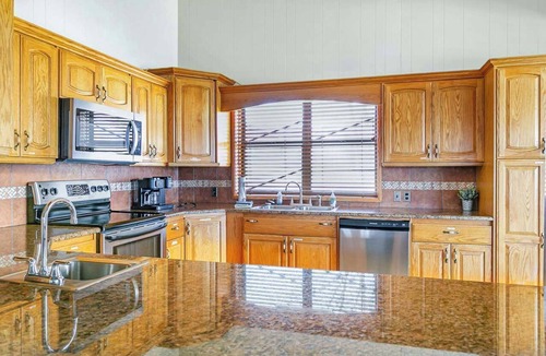 Farmerville House | Sleeps 15 - Huge Yard - Lakefront - Perfect House for Large Groups