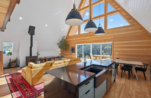Mount Pleasant Cabin | Sleeps 15, Stunning A-Frame Retreat with Jaw Dropping Views