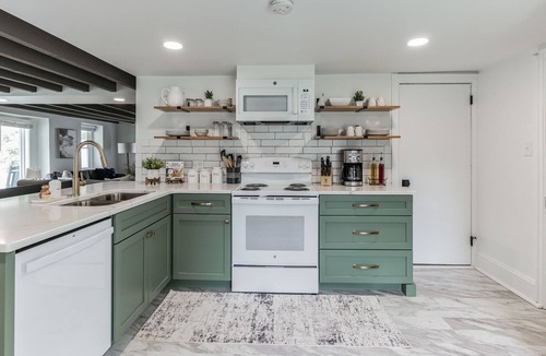 Wagontown House | Sleeps 16+, 2 King Beds, Gated Pool, Hot Tub