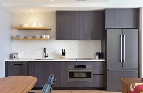 Rainey Street Historic District House | Sleeps 16 | Brand New Austin High Rise w/Rooftop Pool, Gym, Yoga Studio & More!