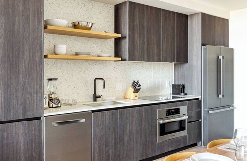 Rainey Street Historic District House | Sleeps 16 | Brand New Austin High Rise w/Rooftop Pool, Gym, Yoga Studio & More!