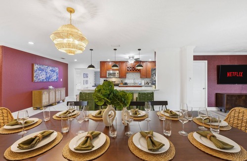 Palma Sola House | Sleeps 16 Golf Simulator Pickleball Pool/Spa