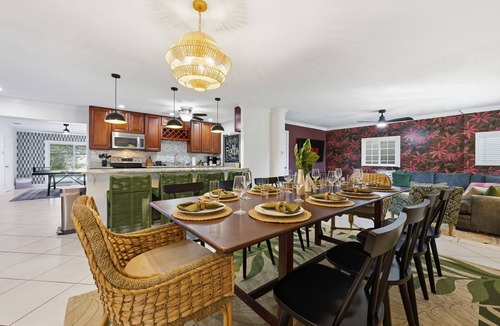 Palma Sola House | Sleeps 16 Golf Simulator Pickleball Pool/Spa