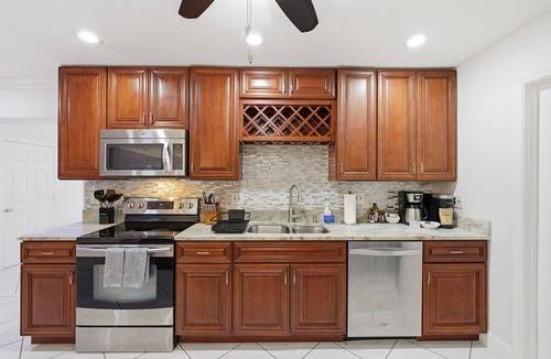 Palma Sola House | Sleeps 16 Golf Simulator Pickleball Pool/Spa