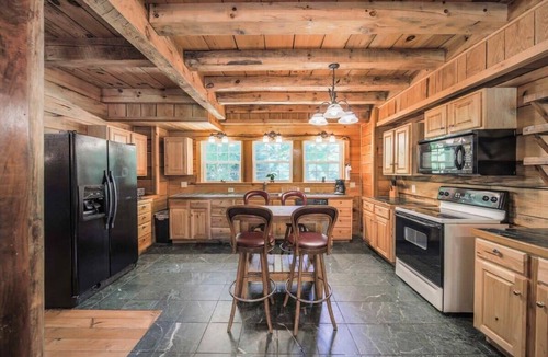 Mars Hill House | Sleeps 16 Hot Tub Sauna Dogs Welcome Ping Pong