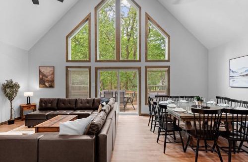 Albrightsville House | Sleeps 16 Hot Tub Arcade & Resort Amenities