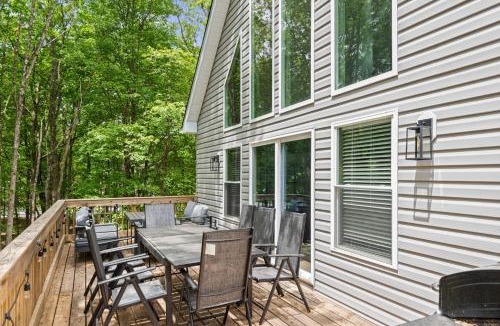 Albrightsville House | Sleeps 16 Hot Tub Arcade & Resort Amenities