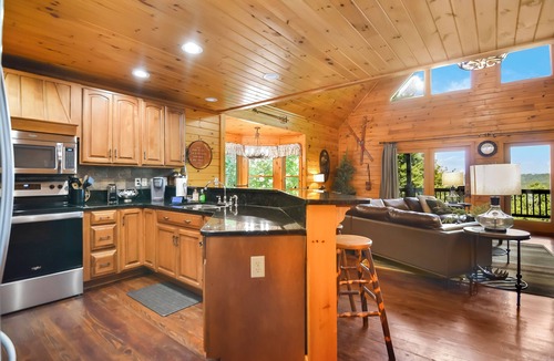 Ellijay Cabin | Sleeps 16 Lux Living w/Stunning Views! Fire pit,Game room, Hot tub, Fireplace