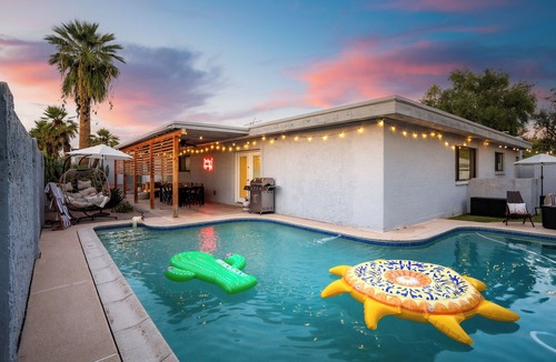 Camelback East House | Sleeps 16! Luxury Phoenix Retreat Near Biltmore- Pool, Theater & Game Room.