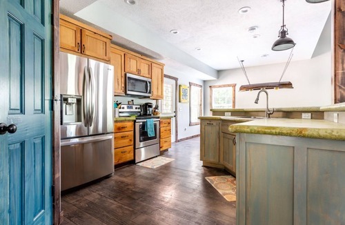 Cassville House | Sleeps 16-Marina, Pool, Roaring River & Table Rock