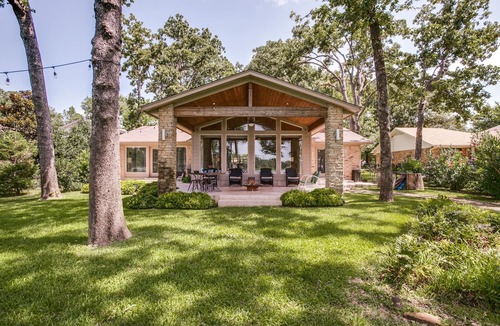 Tool House | Sleeps 16 - Private Dock & Lake Views - Perfect Cedar Creek Family Getaway