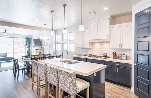 St. George Villa | Sleeps 16 - Private Hot Tub, Fire Pit & Poolside