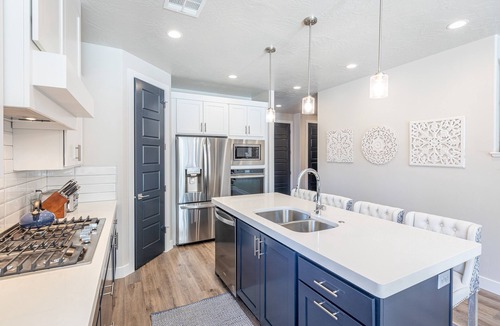 St. George Villa | Sleeps 16 - Private Hot Tub, Fire Pit & Poolside