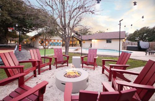 Castle Hills House | Sleeps 16 Private Pool Sport Court Hot Tub Arcade