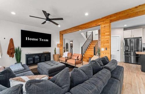 Central Oklahoma City House | Sleeps 16 - Roof Top - Game Room - Pet Friendly