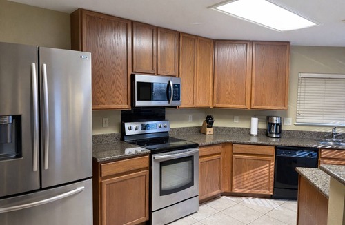 San Antonio House | Sleeps 16 w/Pool ,Near SeaWorld, Six Flags and Air Force Base