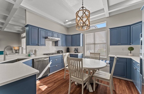 Crystal Shores House | Sleeps 16/Walk to Beach/6BR w/Bunk Room/Perfect for Families & Groups