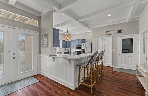 Crystal Shores House | Sleeps 16/Walk to Beach/6BR w/Bunk Room/Perfect for Families & Groups