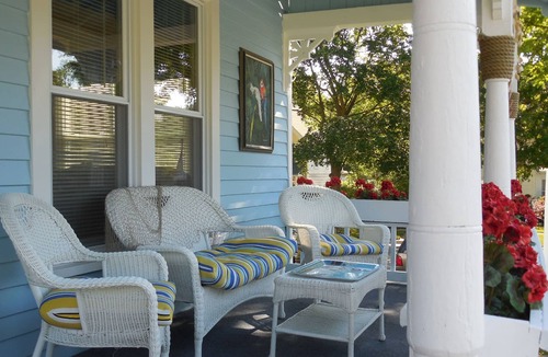 Lake Geneva House | Sleeps 17! DOWNTOWN LAKE GENEVA Fully Licensed for Weekend Rentals!