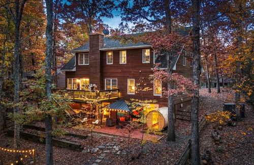 Massanutten House | Sleeps 17 - Hot Tub, Sauna, Gym, Game Room