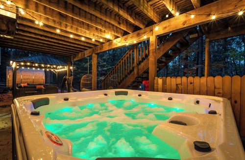 Massanutten House | Sleeps 17 - Hot Tub, Sauna, Gym, Game Room