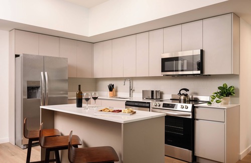 Midtown Hotel | Sleeps 18 | 3 Suites in New Luxury Hotel w/Rooftop Pool | Sense28 by AvantStay