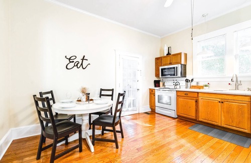 Lakeland House | Sleeps 18 | 3 Units | Walk to Lakes, Parks & Dining