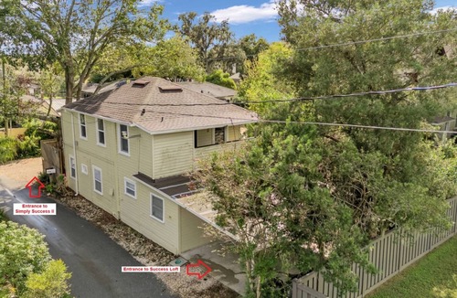 Lakeland House | Sleeps 18 | 3 Units | Walk to Lakes, Parks & Dining