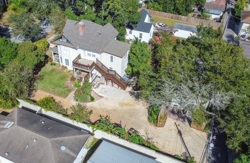 Lakeland House | Sleeps 18 | 3 Units | Walk to Lakes, Parks & Dining