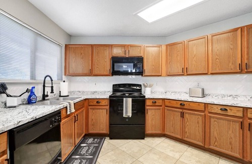 West San Antonio House | Sleeps 18! Family & Friends Vacation Home