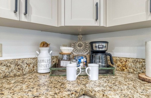 Redmond House | Sleeps 18, Hot Tub, Arcade, 3 Living Areas