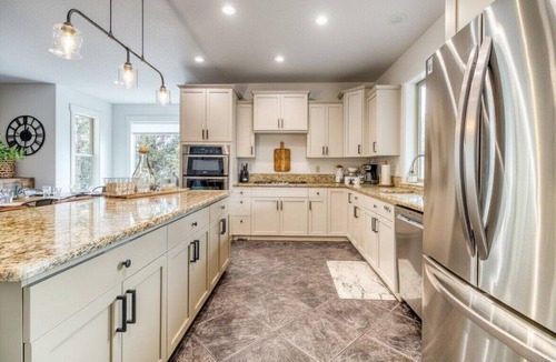 Redmond House | Sleeps 18, Hot Tub, Arcade, 3 Living Areas