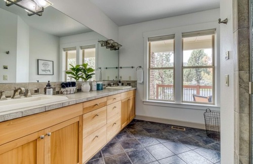 Redmond House | Sleeps 18, Hot Tub, Arcade, 3 Living Areas