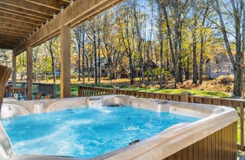 Albrightsville House | Sleeps 18, Hot Tub, Pets OK, Pool & Lake Access