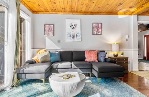Albrightsville House | Sleeps 18, Hot Tub, Pets OK, Pool & Lake Access