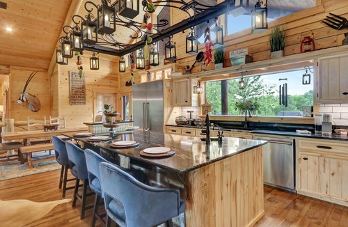 Bismarck Cabin | Sleeps 18 Premium Immersive Experience @ Upscale Luxury LogVilla ~ Hot Springs