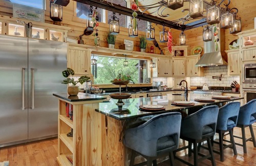 Bismarck Cabin | Sleeps 18 Premium Immersive Experience @ Upscale Luxury LogVilla ~ Hot Springs