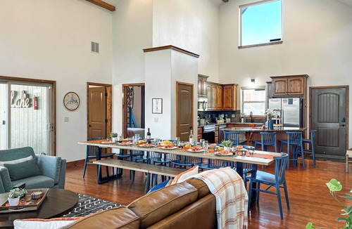 Hollister House | Sleeps 19 · Game Room · Arcade · Pool · Hot Tub