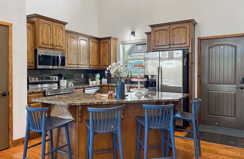 Hollister House | Sleeps 19 · Game Room · Arcade · Pool · Hot Tub