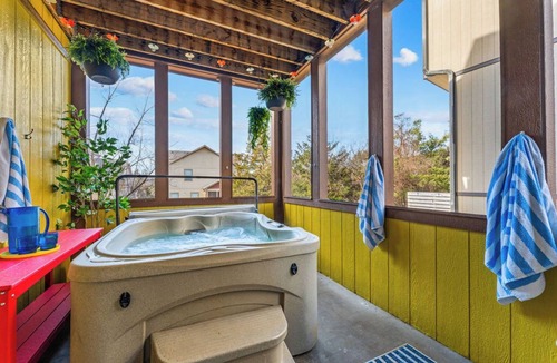 Hollister House | Sleeps 19 · Game Room · Arcade · Pool · Hot Tub