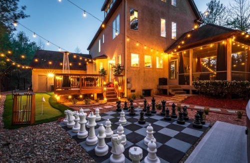 Fletcher House | Sleeps 20 15 Mins to DT AVL Sauna Hot Tub!